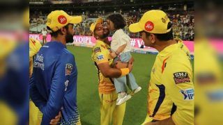 IPL 2019: MS Dhoni's Daughter Ziva Kissing Suresh Raina After CSK Beat KKR at Eden Gardens Will Melt Your Heart | WATCH VIDEO