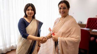 Shatrughan Sinha's Wife Poonam Sinha Joins Samajwadi Party in Lucknow