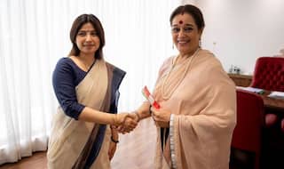 Shatrughan Sinha's Wife Poonam Sinha Joins Samajwadi Party in Lucknow