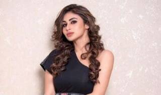 Mouni Roy's Boomerang of Cozy Corner Will Tempt You to Book a Romantic Dinner Date This Evening!