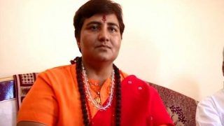 EC ने बाबरी ढांचा गिराने के बयान पर प्रज्ञा ठाकुर को दिया नोटिस, एक ही दिन में जवाब दो EC ने बाबरी ढांचा गिराने के बयान पर प्रज्ञा ठाकुर को दिया नोटिस, एक ही दिन में जवाब दो