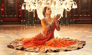 Tabaah Ho Gaye New Stills: Madhuri Dixit Looks Stunning Beyond Words as Bahaar Begum in Kalank's Song
