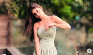 Mouni Roy Sets All Yoga Fans Envious as She Bends Like a Pro in Latest Picture, Viral Post Breaks Internet