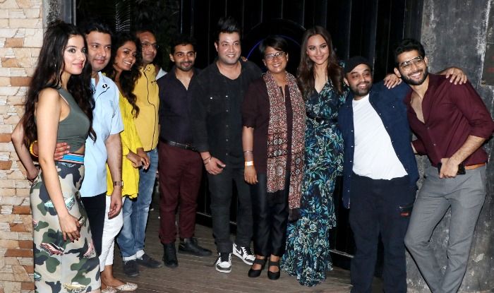 Sonakshi Sinha Throws Bash Post Wrapping up Shilpi Dasgupta's Film Sonakshi Sinha throws party