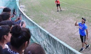 '83 Star Ranveer Singh's Flying Kisses Sends Dharamshala Fans Hearts on Frenzy, Video Goes Viral