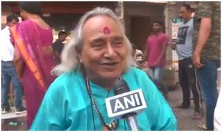 पंडित छन्नूलाल मिश्र ने पीएम मोदी को शपथ लेने से पहले दी बधाई, देखें Video