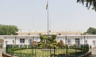 Exit Poll Predictions Leave Congress Headquarters in Pall of Gloom