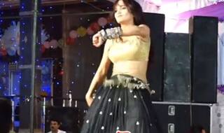 Video: सपना चौधरी को भूल जाएंगे,  कोमल रंगीली की महफिल देखकर!