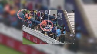 ICC World Cup 2019: Photographer Takes a One-Handed Catch of Faf du Plessis During South Africa vs Bangladesh | WATCH VIDEO