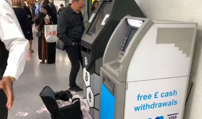 Bizarre Bitcoin Atm Machine Pours Out Notes On Busy London Station - 