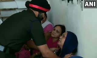 आतंकियों से मुठभेड़ में शहीद जवान की मां का दर्द, Video देख नम हो जाएंगी आंखें