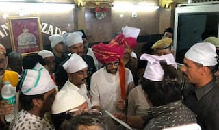 Post Lok Sabha Election Win, Yuva Sena Chief Aditya Thackeray Offers 'Chadar' at Ajmer Dargah