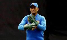 Dhoni Complies with ICC's Regulations, Drops Army Insignia Badge From Wicketkeeping Gloves