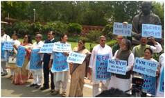 'We Want Paper Ballot',TMC MPs Protest Against EVMs Outside Parliament