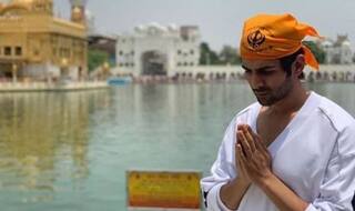 Kartik Aaryan Visits The Golden Temple to Seek Blessings, Picture Goes Viral