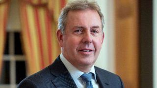 UK Ambassador Kim Darroch Has Theresa May's Full Support Despite Donald Trump's Criticism