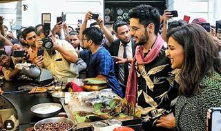 Parineeti Chopra And Sidharth Malhotra Try Fire Paan in Delhi