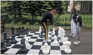 Twinkle Khanna Gets Checkmate From 'Khiladiyon Ka Khiladi' Akshay Kumar And THIS Picture is Proof!