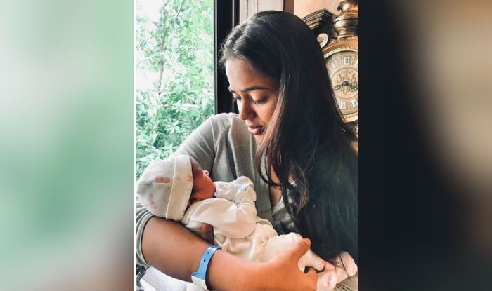Sameera Reddy Shares Amazing Tips For Mother-to-be - Watch Here