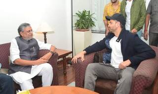 Super-30 की सक्सेस से खुश हुए बिहार के उपमुख्यमंत्री, ऋतिक रोशन को दी बधाई