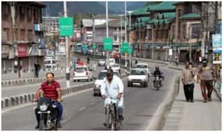 श्रीनगर के कुछ हिस्सों से हटाईं पाबंदियां, 76वें दिन भी प्रभावित रहा सामान्य जनजीवन