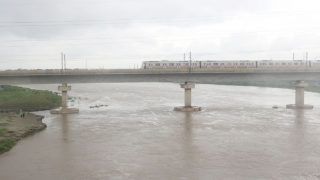 Delhi Flood Alert: Train Services Over Yamuna May be Stopped as River Flows Over Danger Mark