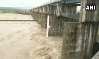 Delhi Flood Alert: राजधानी दिल्ली में बाढ़ जैसे बन रहे हालात, प्रशासन ने जारी किया अलर्ट