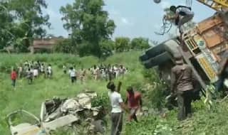 Uttar Pradesh: 16 Dead, Over 5 Injured as Speeding Truck Overturns on 2 Vehicles