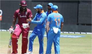 Shake it Like Kohli! Indian Skipper Turns 'Dance Teacher' For Gayle, Jadhav During 1st ODI | WATCH