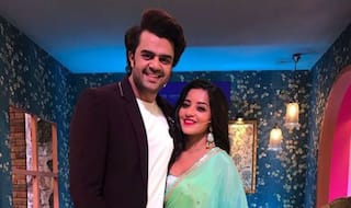 Bhojpuri Hot Bomb Monalisa is 'Super Excited' as She Strikes a Happy Pose With Host Manish Paul