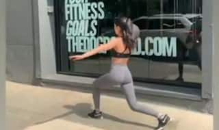 सड़क पर एक्सरसाइज करती दिखीं अमिताभ बच्चन की नातिन नव्या नवेली, देखें वायरल Video