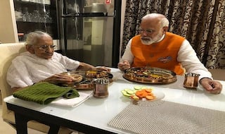 Gujarat: PM Modi Meets his Mother Heeraben, Eats Lunch With Her at Gandhinagar Residence on 69th Birthday | See PICS