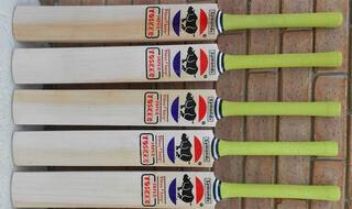 क्रिकेट की दुनिया में फिर दस्तक देगा 'सायमंड्स' का बैट, इन दिग्‍गज क्रिकेटरों की रहा है च्‍वाइस