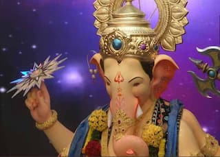 Siddhivinayak Lalbaugcha Raja Mumbai: सिद्धिविनायक मंदिर में 'काकड़ आरती', करें लालबाग के राजा के दर्शन...