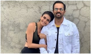 Kunwar Amar Accuses Karishma of Stealing His Shoes as She Strikes Sultry Poses With Rohit Shetty