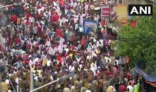 WB: Left Youth & Students    Wing Members Protest Over Unemployment; Police Resort to Lathicharge