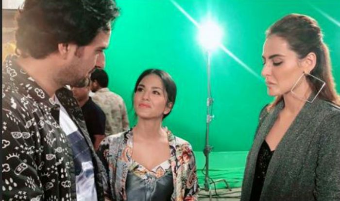 Sunny Leone 2019 Blue Picture - Sunny Leone Shares BTS Moments From The Sets of KokaKola, Take a Look