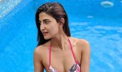 Lipstick Under My Burkha Actor Aahana Kumra Looks Smouldering Hot in Sexy Pink Bikini as She Takes a Dip in The Pool