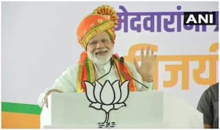 VIDEO: अनुच्छेद 370 को खत्म करने की बात पर लगे मोदी-मोदी के नारे, फिर पीएम ने किया कुछ ऐसा...