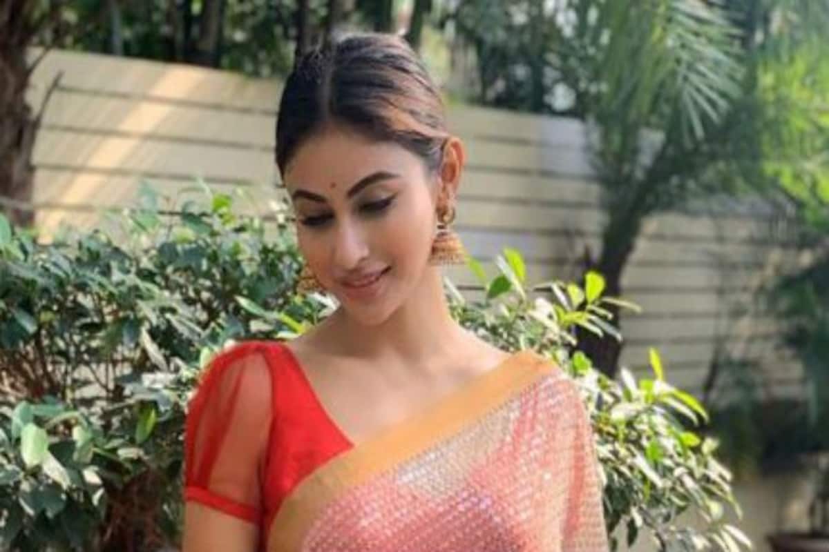 1200px x 800px - Bengali Hottie Mouni Roy Looks Ravishing in Red-golden Saree as ...