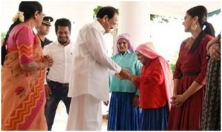 'सांड की आंख' की सराहना के लिए तापसी पन्नू व भूमि पेडनेकर ने उपराष्ट्रपति का किया शुक्रिया