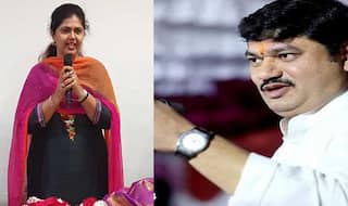 Maharashtra Assembly Elections 2019 Result: भाई से पीछे चल रही पंकजा मुंडे ने मानी हार