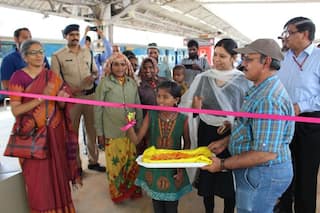 A Labourer's Daughter Inaugurated the Bengaluru Railway Escalator Instead of a VIP