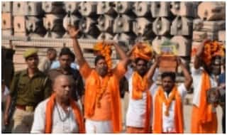 रामेश्वरम से 'शिलाओं' का पहला सेट अयोध्या पहुंचा, राम मंदिर निर्माण कार्यशाला में किया दान