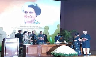 CSE को मिला इंदिरा गांधी शांति पुरस्कार, exVP अंसारी ने सुनीता नारायणन को सौंपा
