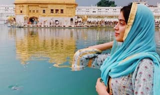 Ahead of Gurpurab, Janhvi Kapoor Visits Golden Temple to Seek Blessings