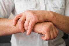 Parkinson's Disease May be Detectable 20-30 Years Sooner Than Diagnosis, 5 EARLY Signs