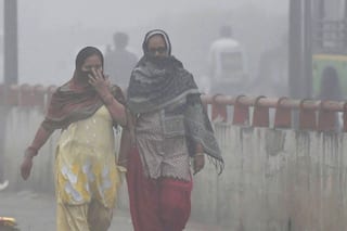 Delhi Pollution: 'How Can You Let People Die Like This?' SC Fumes at Centre, State Governments
