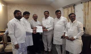 महाराष्‍ट्र: कांग्रेस, एनसीपी और शिवसेना ने राजभवन में अपने MLAs के समर्थन का पत्र पेश किया