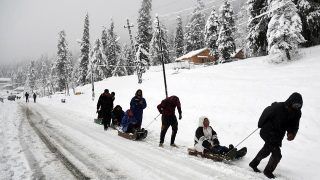 Netizens Share Pictures of the Winter Wonderland As Kashmir Valley Receives Season's First Snowfall